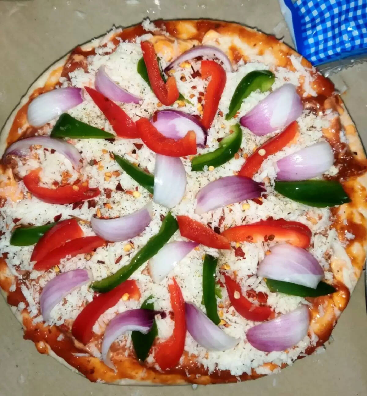 Pizza Recipe: बिना ओवन के घर पर बनाएं परफेक्ट पिज्जा, ये सारे स्टेप आएंगे काम