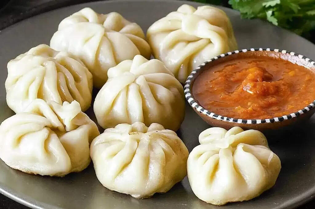 बटर चिकन मोमोज: अगर आप मोमोज लवर हैं तो आपको यहां बटर चिकन मोमोज जरूर ट्राई करनी चाहिए