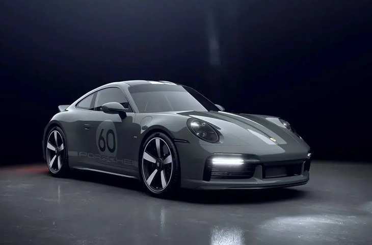 Porsche ने पेश की अपनी सबसे तेज और पावरफुल कार, केवल 4.5 सेकेंड में पकड़ेगी 0 से 100 KMPH की रफ्तार