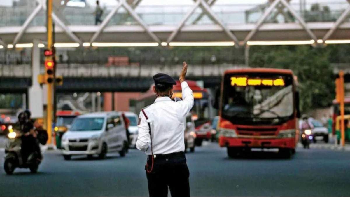 Holi पर Delhi Traffic Police ने जारी की एडवाइजरी, वाहन चालकों को दी ये सलाह