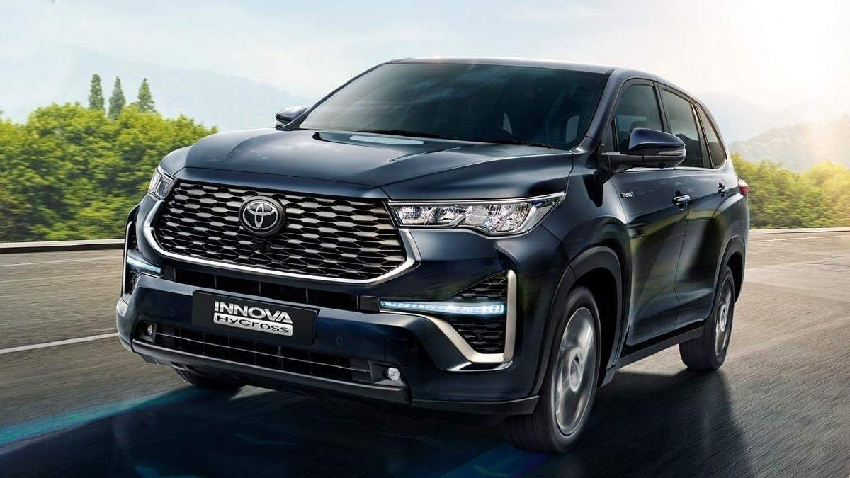 Toyota Innova Hycross: टोयोटा ने पेश किया इनोवा हाइक्रॉस का नया वेरिएंट, कई नए फीचर्स से होगी लैस