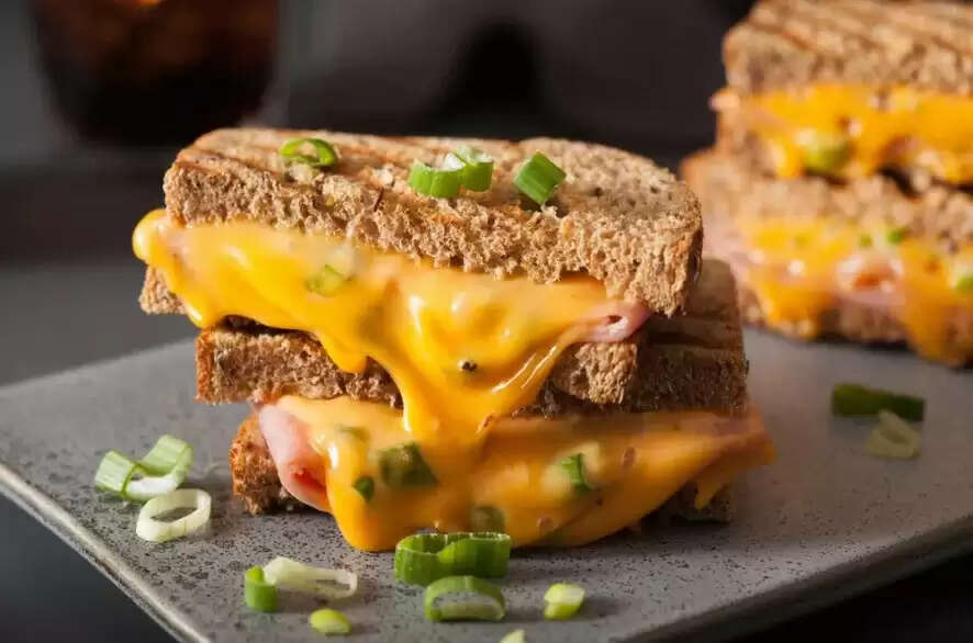 Recipe: नाश्ते में पनीर भुर्जी सैंडविच बनाएं, स्वाद में दमदार, बनाने में बेहद आसान