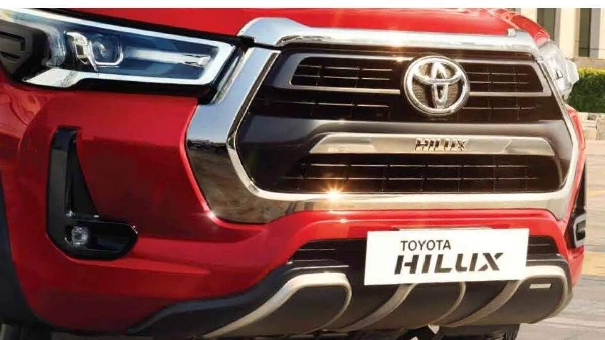 अब माइलेज की झंझट हुई खत्म Toyota Hilux Facelift की पहली झलक आई सामने,इस बार हाइब्रिड में भी होगी लांच!