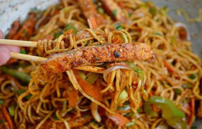Hakka Noodles Recipe : टेस्‍टी हक्‍का नूडल्‍स की रेस‍िपी, देखें क‍िस व‍िध‍ि से बना सकते हैं ये डिश