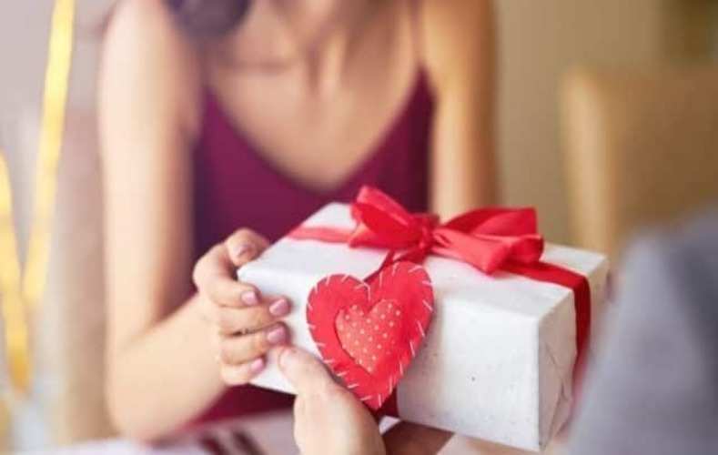 Valentine's Day Gift: अपने पार्टनर को देना चाहते हैं प्रेमभरा उपहार, इन Earbud's पर मिल रहा बेहतरीन डिस्काउंट